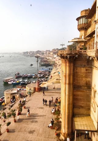 Varanasi by Day｜On the Banks of the Ganges, Where Faith and Everyday Life Coexist