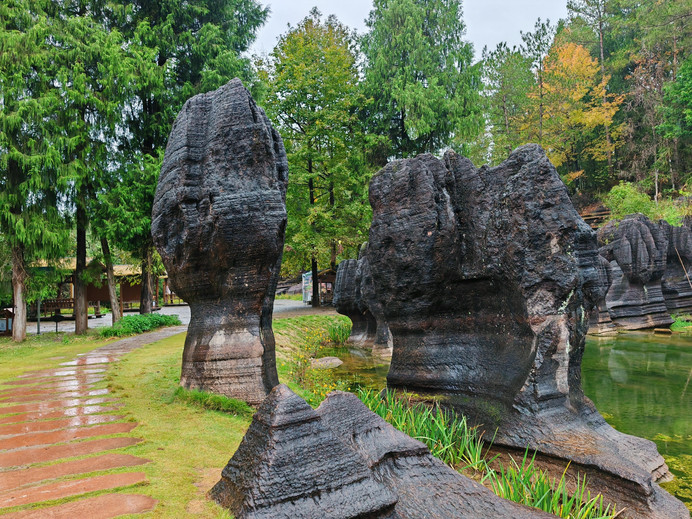 湘西紅石林の探検！5億年の神秘的な地質の奇観 | Trip.com 石林