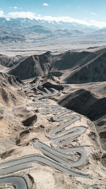 Panlong Ancient Road in Xinjiang, a 75-kilometer sky road on the