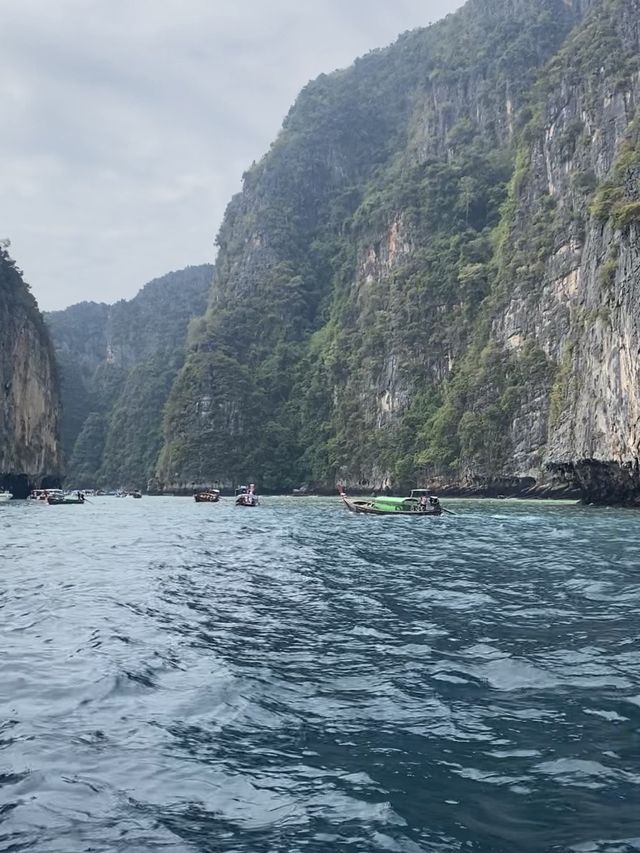 นั่งเรือเที่ยวชมหมู่เกาะห้อง กระบี่ สวยแบบตะโกน 🏝