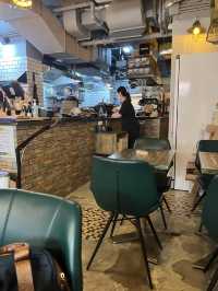 上環健康餐廳🍴 古色古香的街道