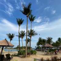 beachfront hotel with awesome breakfast