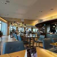 Swissotel the Stamford - Breakfast/Happy Hour