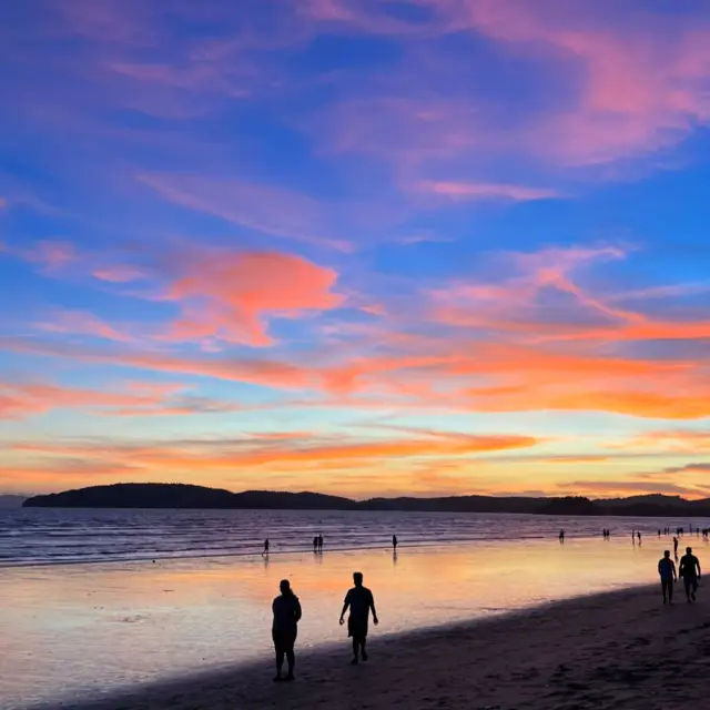 Ao Nang Beach: Sunset with a Show
