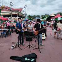 ตลาดโต้รุ่ง ถนนคนเดิน นครนายก