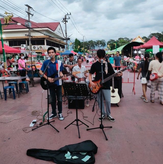 ตลาดโต้รุ่ง ถนนคนเดิน นครนายก
