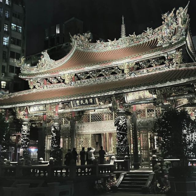 台北必行夜市之一 -華西街夜市