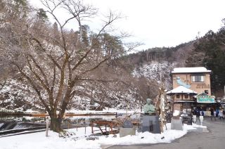 일본 모가미 강에서 경치 감상 크루즈.