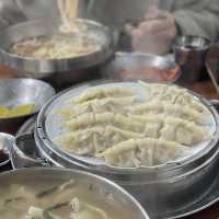 온양온천시장에서 맛과 가성비 다 있는 홍두깨칼국수