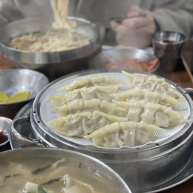 온양온천시장에서 맛과 가성비 다 있는 홍두깨칼국수