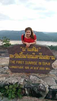 รับตะวันก่อนใครในสยามที่ผาแต้ม 