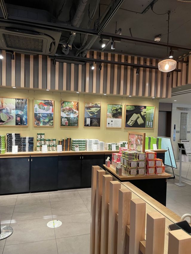 京都タワービル　お抹茶『辻利』