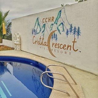 คริสติต้า เครสเซนต์ ฮิลล์ รีสอร์ท