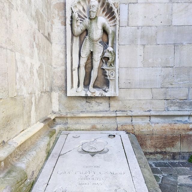 And Neolog Synagogue Memorial 