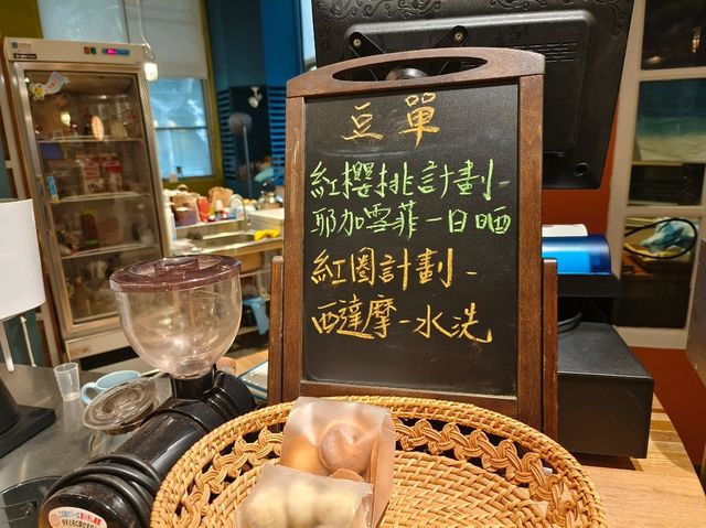 高雄前金-文學咖啡館|隅光咖啡|(閱讀咖啡香）