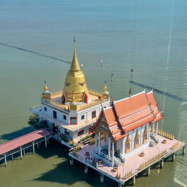เดินสะพานแก้วชมโบสถ์กลางทะเล
