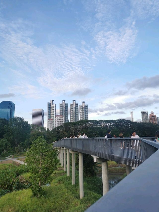 ถ่ายรูป  เช็คอินที่สวนเบญจกิติ 