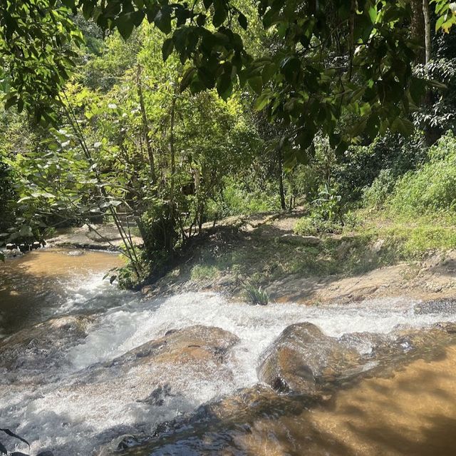 วัดแม่กำปอง วัดสวยท่ามกลางธรรมชาติที่ร่มรื่น