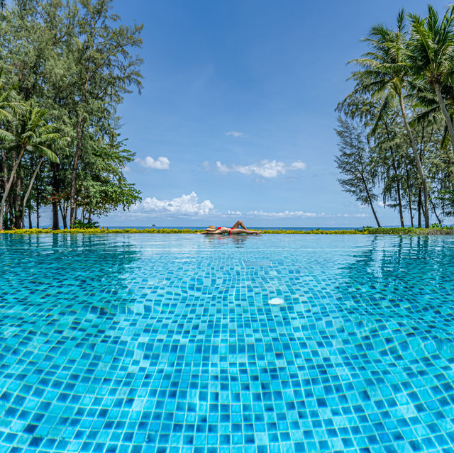 รีสอร์ทสุดหรูติดทะเล มีชายหาดส่วนตัว 🏝