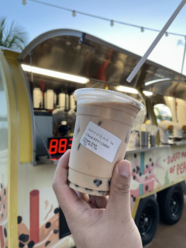 Sentosa food trucks by the beach