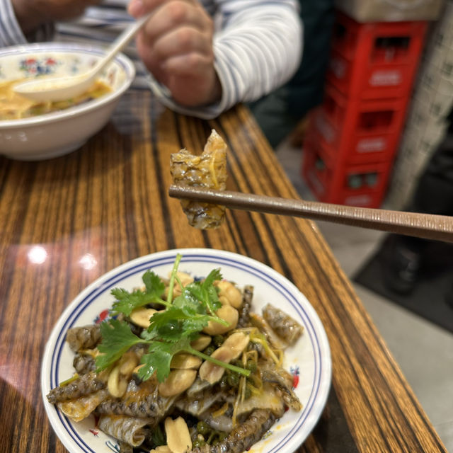 香港情懷！人氣車仔麵店．三不館車仔麵