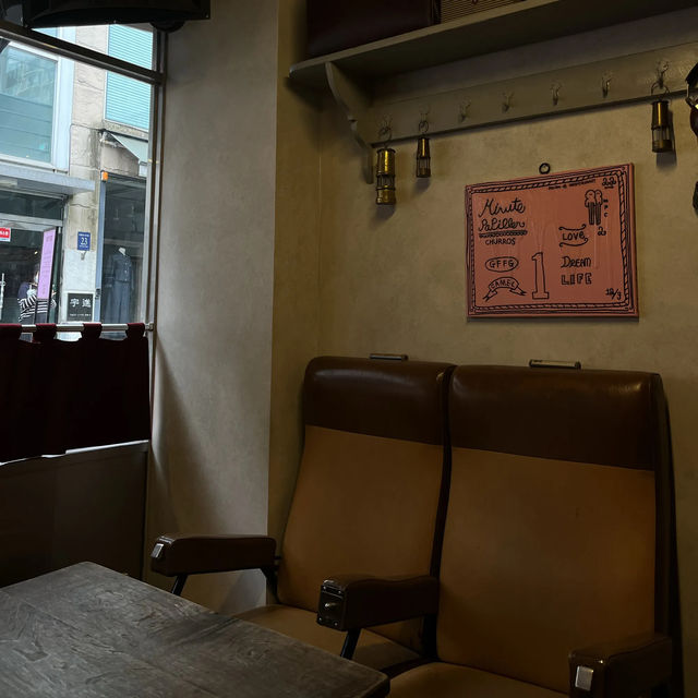 【韓国🇰🇷ソウル📍】開店直後から行列ができるチュロス店