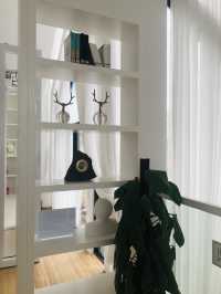 【深圳】大梅沙8號倉outlet：透明玻璃屋圖書館，適合閱讀和品嚐咖啡