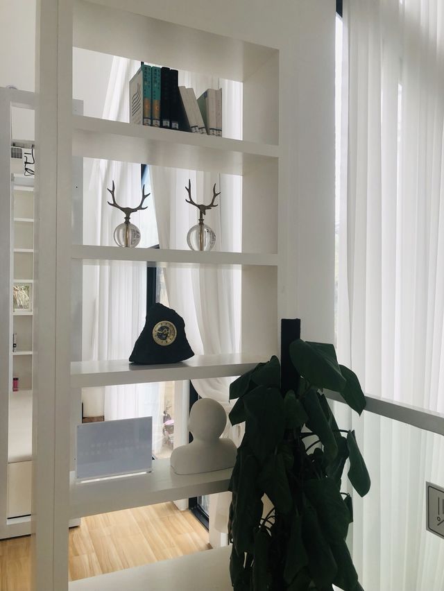 【深圳】大梅沙8號倉outlet：透明玻璃屋圖書館，適合閱讀和品嚐咖啡