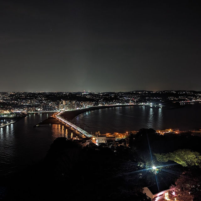 江之島海燈塔：點燈活動，咖啡廳，11月至3月適合夜遊