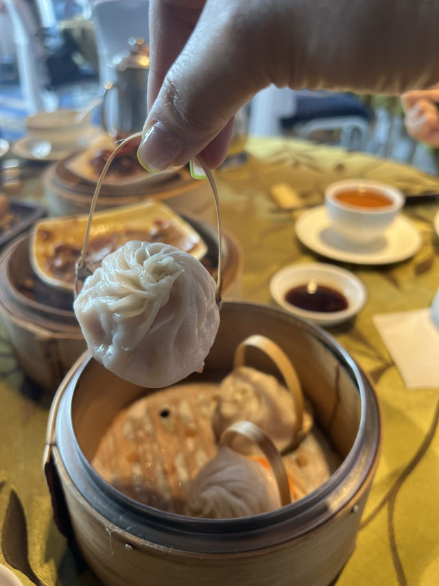 無敵維港靚景下飲餐茶