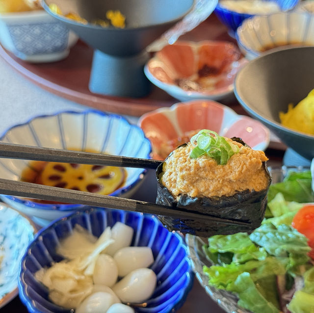 현대백화점에 위치한 신촌 맛집 초밥