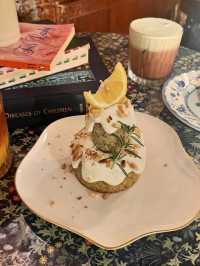 【福岡カフェ】赤い扉をくぐるとかわいい隠れ家カフェ
