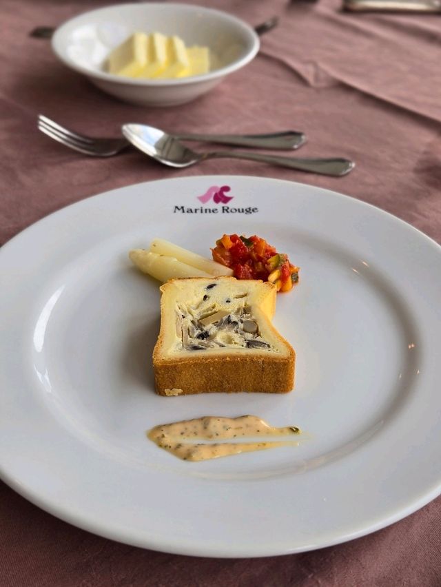 みなとみらいでクルーズランチ