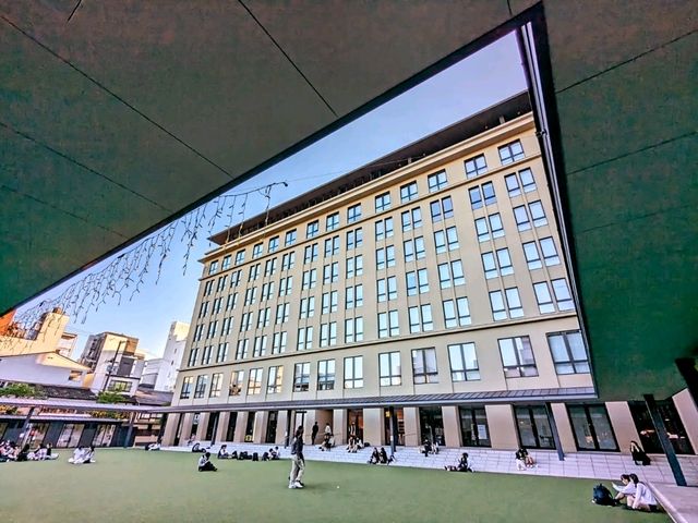 日本京都-百年舊校舍改建的複合式商場：立誠花園HULIC