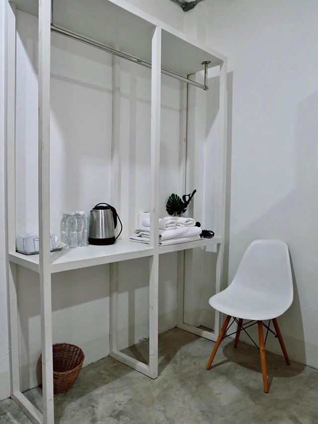 Flat White Cafe x Poshtel - Lampang