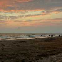ชมทะเลเมืองจันทน์ ที่หาดเจ้าหลาว