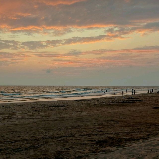 ชมทะเลเมืองจันทน์ ที่หาดเจ้าหลาว