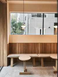 차분하고 세련된 인테리어 디자인에 🏝️소담한 디저트와 음료를 즐기실 수 있는 아사쿠사바시 카페투어