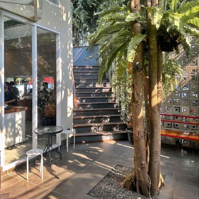 HOUSE OF ETERA | TRENDY AND COZY CAFE IN TEBET , SOUTH JAKARTA 