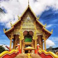 สักการะพระเจ้าสองสี ที่วัดมุงเมือง