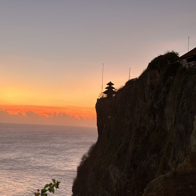 「Uluwatu烏魯瓦圖」漂亮海岸線，南部海岸一天遊！