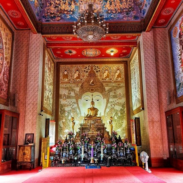 ไหว้พระและชมพุทธศิลป์ปูนปั้น ณ วัดสุทธิวราราม 