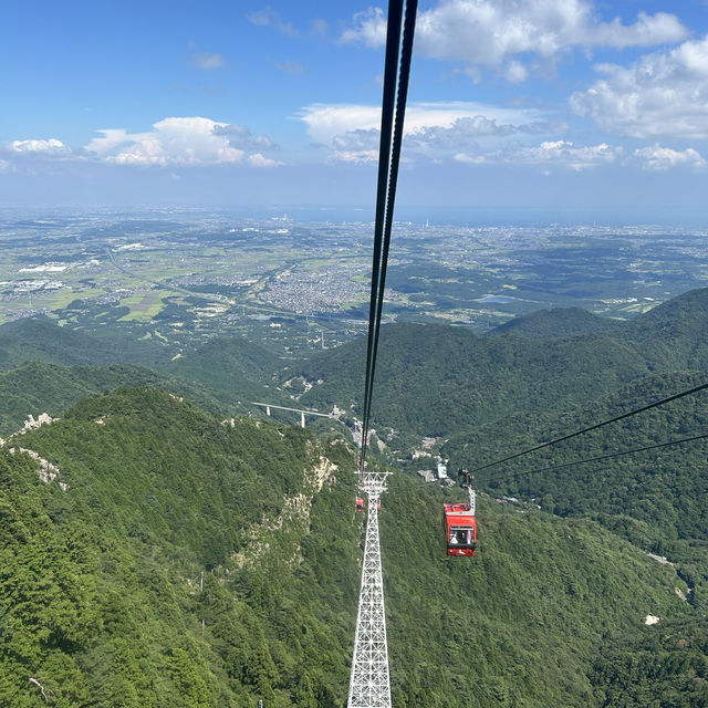暑さも吹き飛ぶ避暑地！美味しい食事を楽しんだ後はロープウェイで標高1180mの世界へ