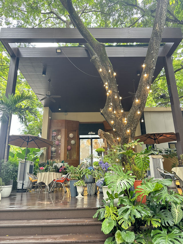 📍So Into cafe & eatery คาเฟ่สวยงามฟีลเทพนิยาย