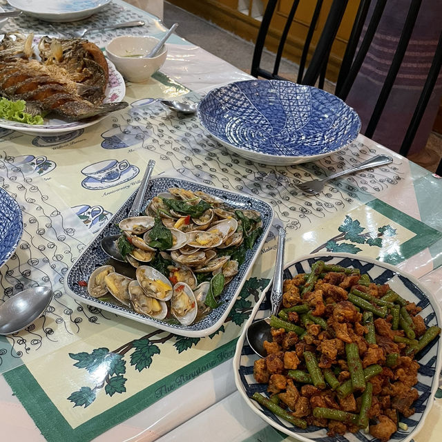 ร้านอาหารครัวข้าวหอมบ้านรวิกานต์