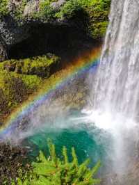 【ウィスラー🇨🇦】虹が見える滝🌈