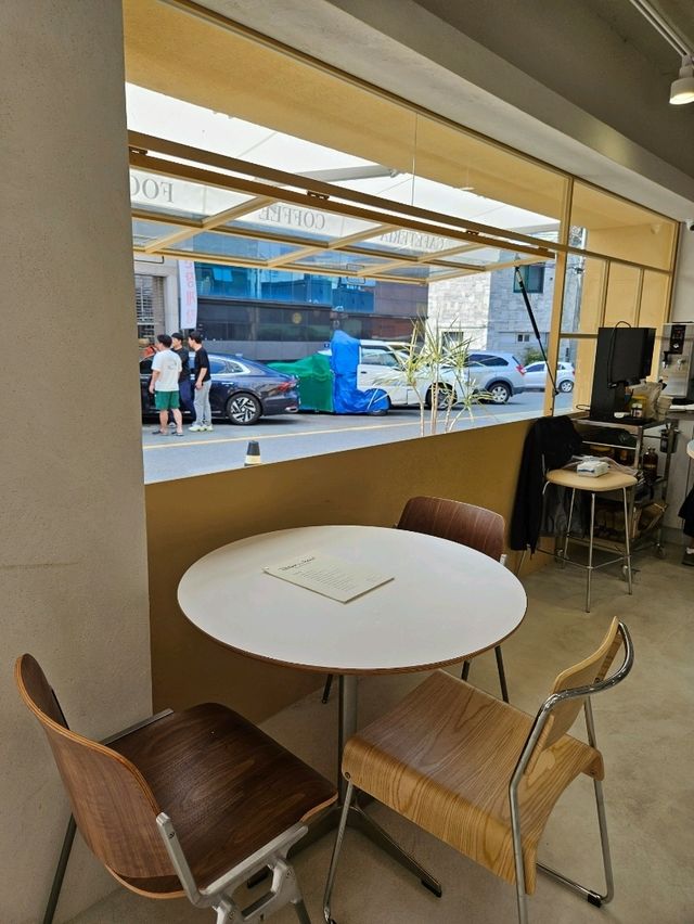 공간이쁘면서 커피 맛있는 '진주 베럴댄하우스 카페'