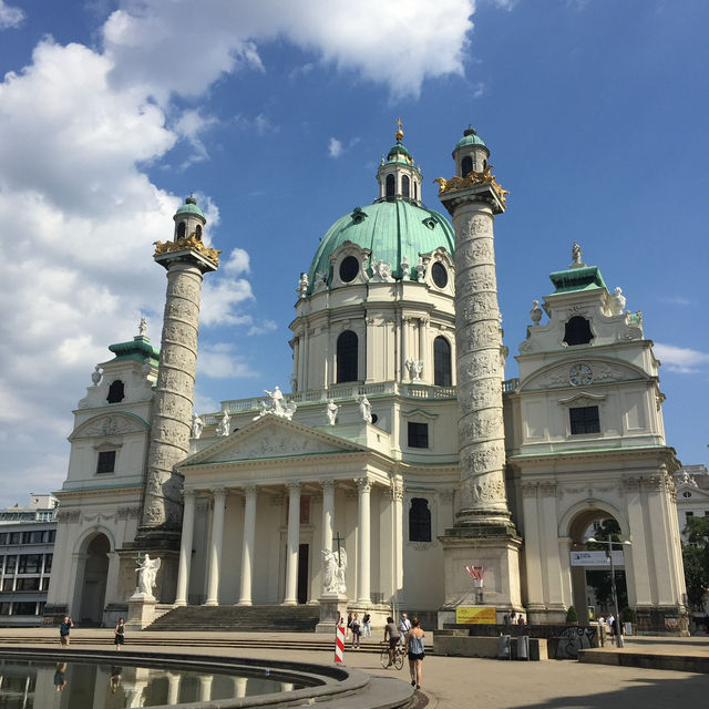 🌟🕍 神聖之美：探索維也納的查理教堂 Karlskirche" 🇦🇹🌿