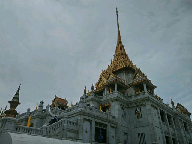 พระมหามณฑป วัดไตรมิตร