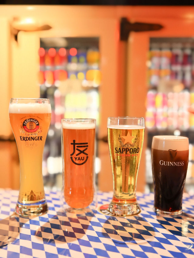 🍺花樣年華 ×嘉士伯 Y2K 啤酒節🍻 花樣年華與嘉士伯合作 10月10日舉辦 Y2K 啤酒節，全晚任飲 Erdinger、Sapporo、YAU 和 Guinness 四款生啤三小時外，更有本地